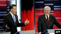 Prezidentlikka da'vogar respublikachi Ayovada debat paytida, Mitt ROmni (chapda) va Nyut Gingrich, 10-dekabr, 2011-yil