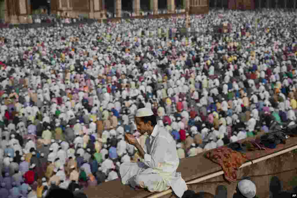 جریان ادای نماز عید در هند