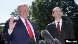 Donald Trump et Alexander Acosta à la Maison Blanche le 12 juillet 2019.
