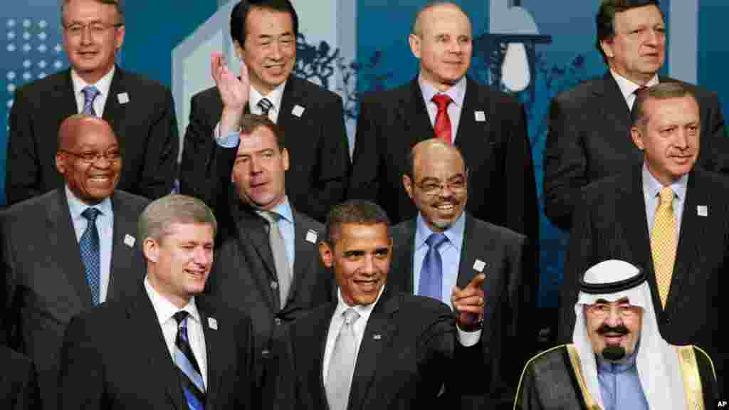 &Ocirc;ng Meles v&agrave; c&aacute;c l&atilde;nh đạo thế giới chụp ảnh chung tại hội nghị thượng đỉnh G20 tại Toronto, Canada, ng&agrave;y 27/6/2010.