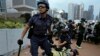 홍콩 시위대 정부청사 봉쇄 경찰과 대치
