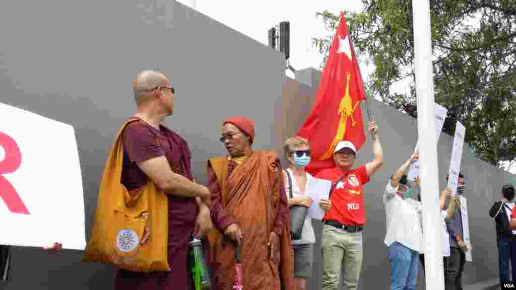 နယူးဇီလန်နိုင်ငံရောက် မြန်မာနိုင်ငံသားများက တရုတ်ကောင်စစ်ဝန်ရုံးကို ဆန္ဒပြ
