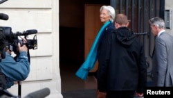 IMF chief Christine Lagarde (L) arrives to be questioned by a French magistrate in Paris, May 23, 2013.