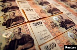 FILE - Icelandic banknotes of one thousand krona are shown March 23, 2012.