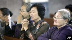 Prayer in Vietnam. (file)