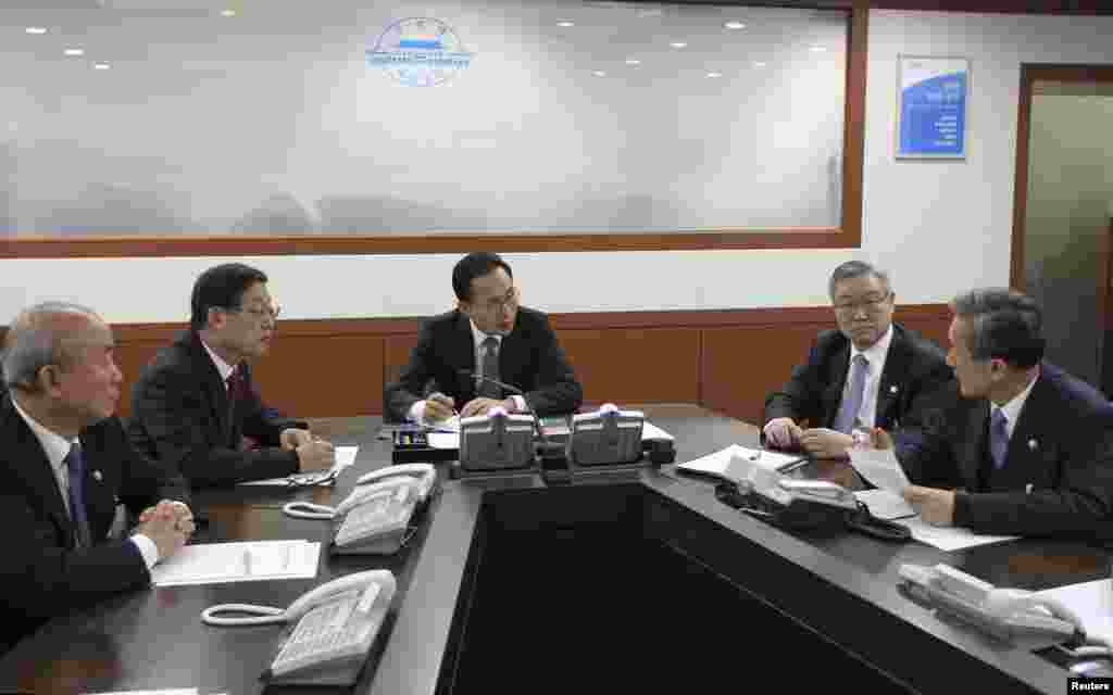 جنوبی کوریا کے صدر لی قومی سلامتی کونسل کے ہنگامی اجلاس کی قیادت کر رہے ہیں