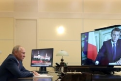 FILE - Russia's President Vladimir Putin speaks with his French counterpart Emmanuel Macron during a video conference call at the Novo-Ogaryovo state residence outside Moscow, Russia, June 26, 2020. (Sputnik/Mikhail Klimentyev/Kremlin via Reuters)