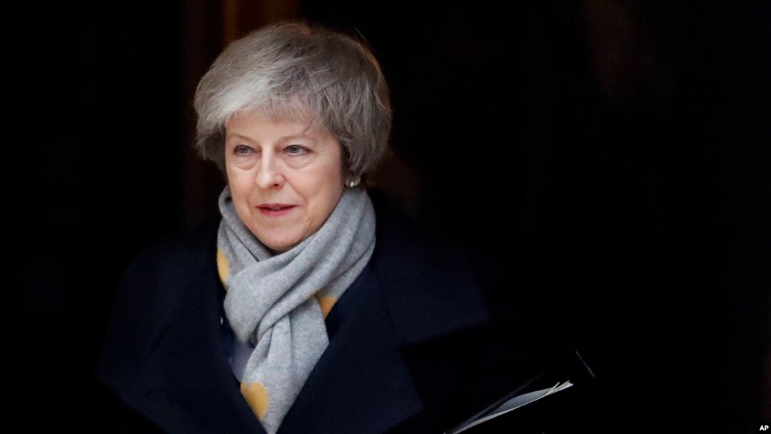 Britanska premijerka Tereza Mej izlazi sa sastanka kabineta u Dauning Stritu 15. januara 2019.