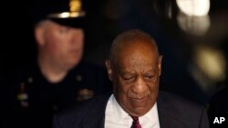 La sentencia de Bill Cosby podría llegar a 30 años de prisión si recibe la pena máxima de 10 años por cada uno de los tres cargos de asalto indecente agravado por los que fue declarado culpable.