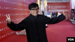 Aktor Hong Kong Jackie Chan tiba di Festival Film Internasional Shanghai 2015. (Reuters/Aly Song)