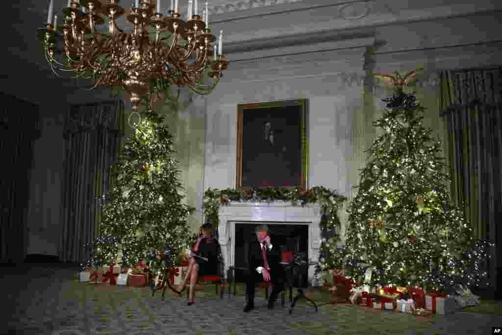 2018年12月24日，美國總統特朗普和夫人在聖誕平安夜同兒童在電話上交談，回答孩子們關於&ldquo;聖誕老人現在到哪兒了&rdquo;這類問題。追蹤聖誕老人（NORAD Tracks Santa）是北美防空司令部的年度性聖誕節前夜活動。成千上萬的孩子打電話詢問。