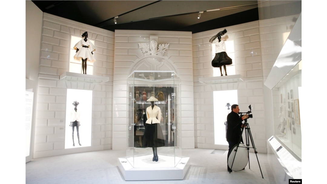 Ball gowns galore: London's V&A Museum stages new Dior show