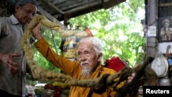 Vietnamese Man Grows Long Hair 