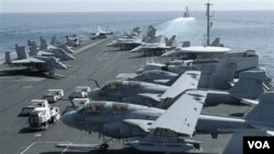 Na američkom nosaču aviona USS Abraham Lincoln ima 770 žena