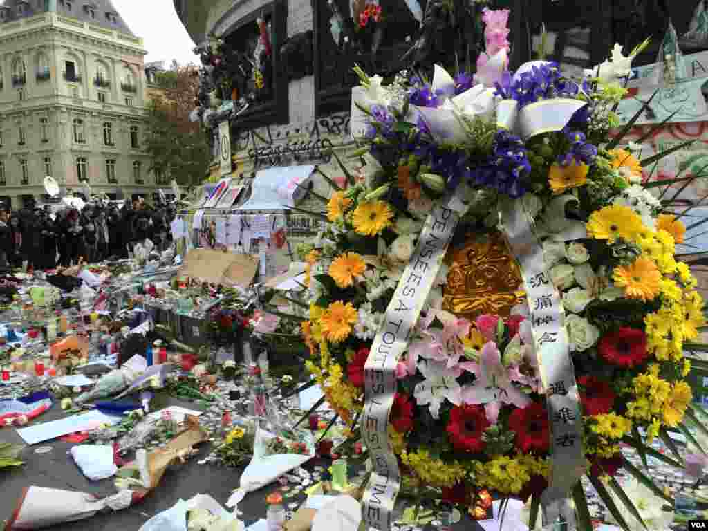 Mementos, flowers and messages left at the Place de la Republique in Paris, France in honor of the November 13 terror attacks, Nov. 16, 2015. (Photo: D. Schearf / VOA) 