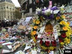 FILE - Mementos, flowers and messages left at the Place de la Republique in Paris, France in honor of the November 13 terror attacks, Nov. 16, 2015. (Photo: D. Schearf / VOA)