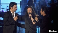 Chayanne, Marco Antonio Solis y Marc Anthony en el estadio de Santo Domingo. 