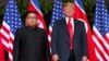 Le président américain Donald Trump et le dirigeant nord-coréen Kim Jong Un sur l'île Sentosa, à Singapour, le 12 juin 2018. 