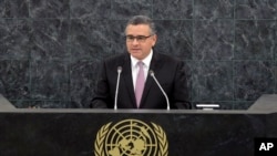 El ex presidente de El Salvador, Mauricio Funes ha Funes ha escrito en su cuenta de twiter que se trata de un “show”.