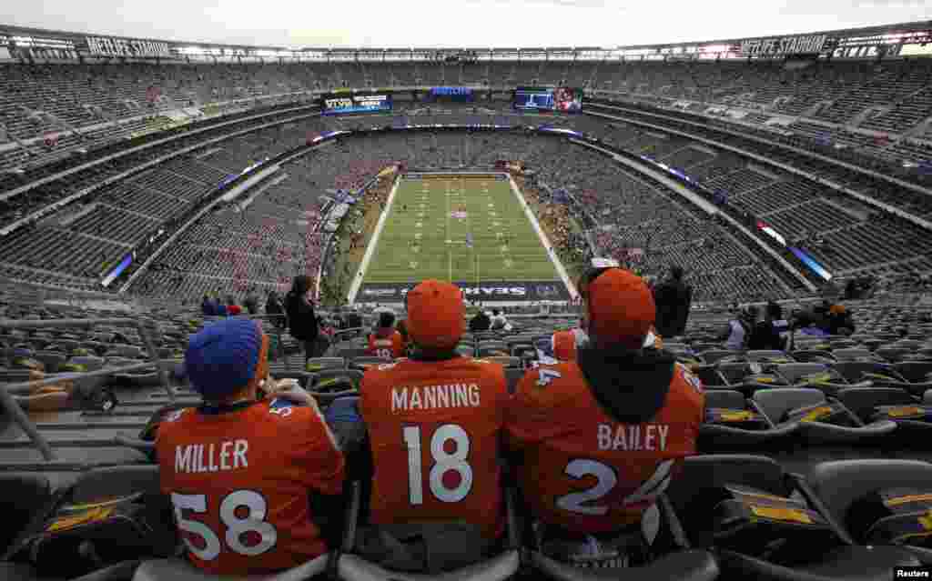Denver Broncos fans sit in the upper deck before the start of the NFL Super Bowl XLVIII football game against the Seattle Seahawks in East Rutherford, New Jersey, Feb. 2, 2014.