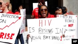 2017年4月13日美國路州民眾遊行抗議研究愛滋病經費被削減。