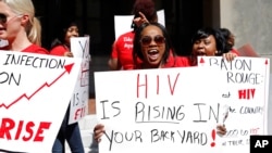 "Le sida se développe dans votre jardin", explique cette pancarte tenue par une manifestante à Baton rouge, en Louisiane, le 13 avril 2017.