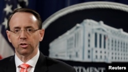 Phó Bộ trưởng Tư pháp Rod Rosenstein phát biểu tại Bộ Tư pháp ở Washington, ngày 23 tháng 3, 2018.