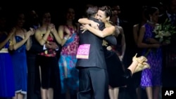 Penari Maximiliano Cristiani (kiri) dan Jesica Arfenoni memenangkan kejuaraan Tango Dunia 2013 di Buenos Aires, Argentina, Senin (26/8).
