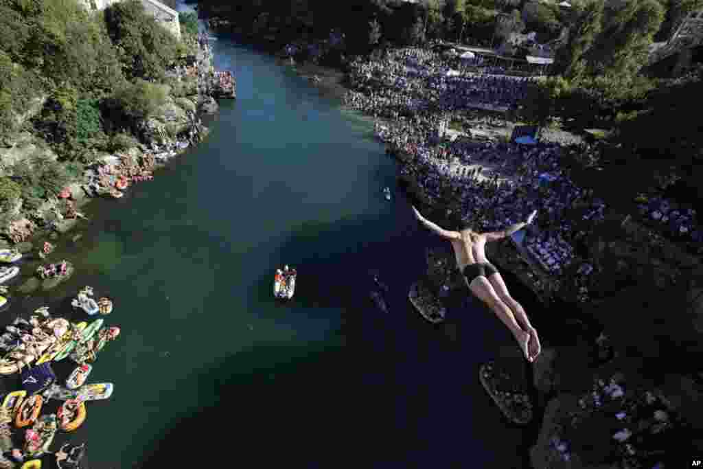 A diver dives from the Mostar bridge during the 451th traditional annual high diving competition, in Mostar, 140 kms south of Bosnian capital of Sarajevo, July 30, 2017.