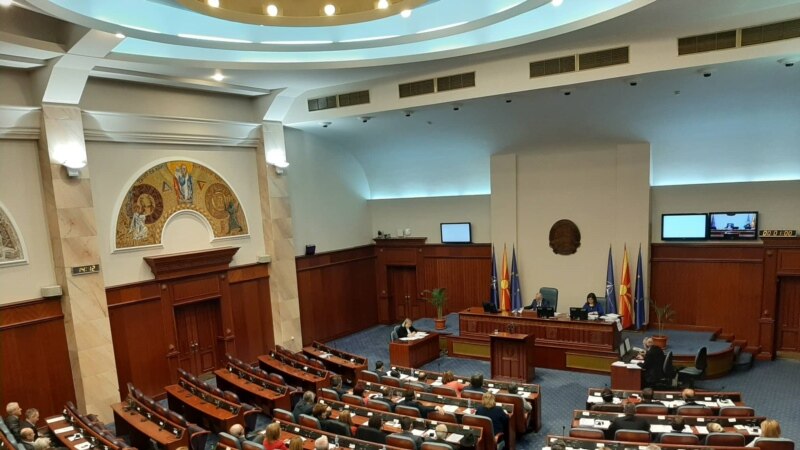 Собранието ги продолжи кризните состојби за струја и парно греење