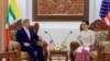 جان کری وزیر امورخارجه آمریکا با آنگ سان سوچی، وزیر امورخارجه میانمار دیدار و گفتگو کرد.
