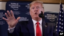 美國總統特朗普在瑞士達沃斯世界經濟論壇上舉行的記者會上講話。（2020年1月22日） 