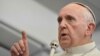 Paus Coba Rangkul Gay, Tapi Tolak Pastor Perempuan