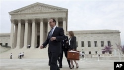 Lawyer walks down steps of US Supreme Court in Washington D.C. (2011 file photo)