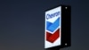 Cartel de una gasolinera Chevron en Cardiff, California. REUTERS/Mike Blake/Foto de archivo