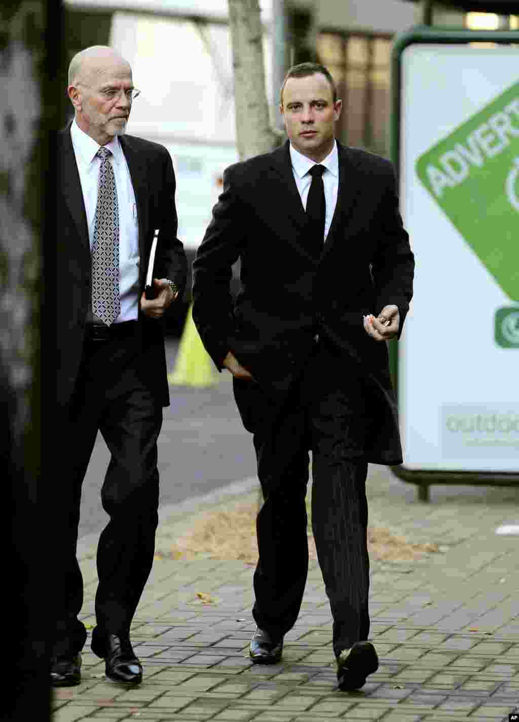 Oscar Pistorius (right) accompanied by his uncle, Arnold Pistorius, arrives at the high court in Pretoria, South Africa, May 20, 2014.