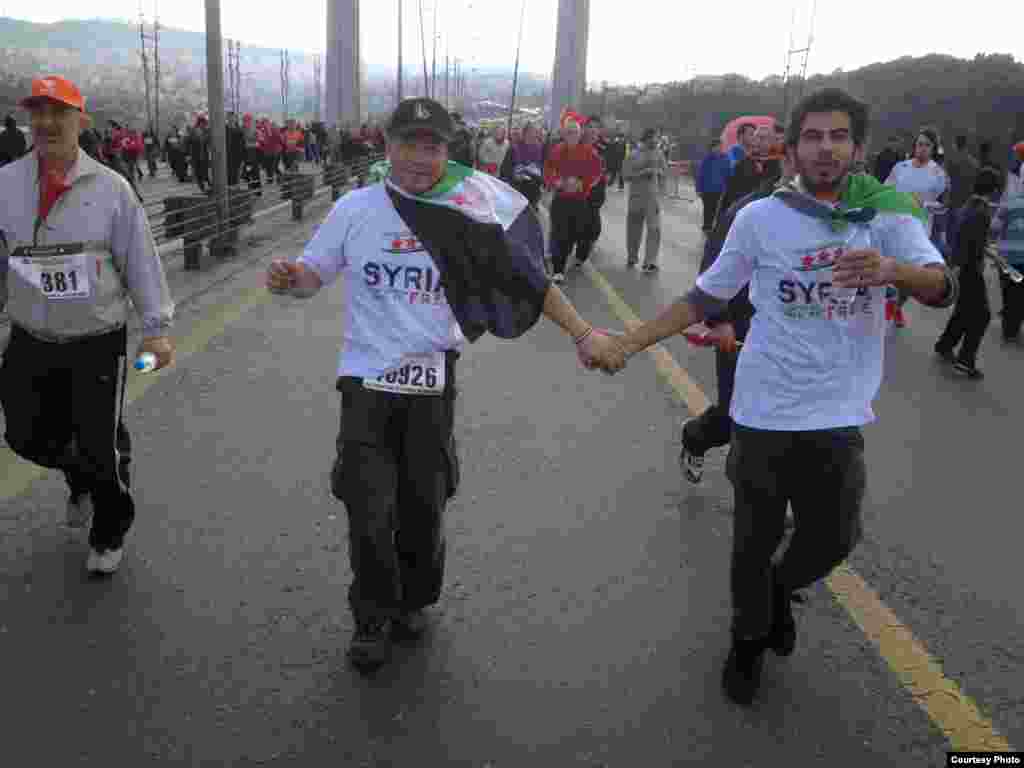 陈维明去年在土耳其参加马拉松（陈维明提供）