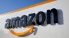 El logotipo de Amazon se ve en el centro logístico de la compañía en Boves, Francia. 
