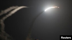 Tên lửa được phóng đi từ chiến hạm USS George H.W. Bush (CVN 77) ở vịnh Ả Rập, ngày 23/9/2014.