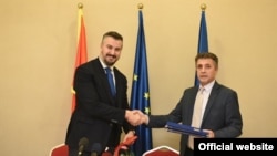 Ministar evropskih poslova Crne Gore Aleksandar Andrija Pejović i ambasador Kosova u Podgorici, Skender Durmiši (gov.me)