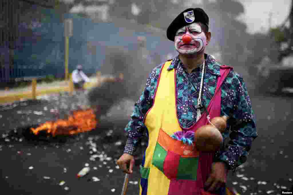 A civil war veteran known as &quot;Tecomatio&quot; participates in a protest outside the Salvadoran congress building to call for the approval of a civil war veterans benefits law in San Salvador, El Salvador, Sep. 21, 2015.