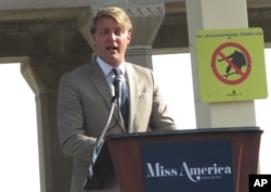 Josh Randle, Presiden Organisasi Miss America berbicara dalam acara penyambutan peserta kontes kecantikan di Kota Atlantic, 30 Agustsu 2017.