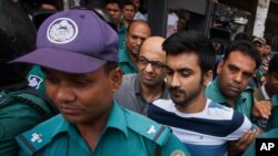 British national Hasnat Karim, center left, and University of Toronto student Tahmid Hasib Khan, center right, are taken before court in Dhaka, Bangladesh, Aug. 4, 2016.