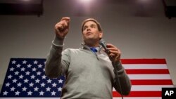 Tras su sorpresivo tercer lugar en Iowa, el senador Marco Rubio avanza en las preferencia de los probables votantes republicanos en New Hampshire.