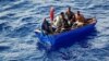 Crucero rescata a balseros cubanos
