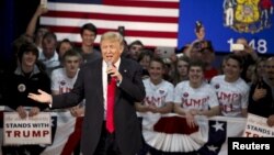 Republican U.S. presidential candidate Donald Trump delivers a speech at a campaign town hall event in Wausau, Wis., April 2, 2016.