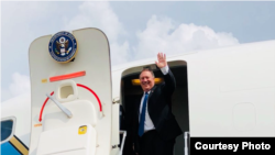 Pompeo departs Singapore 20180613