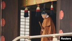 ព្រះ​ចៅ​អធិរាជ Akihito យាង​ចូលរួម​ក្នុង​ពិធីបុណ្យ​ដែល​មាន​ឈ្មោះ​ថា Taiirei-Tojitsu-Kashikodokoro-Omae-no-gi នៅ​រាជវាំង Imperial Palace ក្នុង​ក្រុង​តូក្យូ ប្រទេស​ជប៉ុន កាលពី​ថ្ងៃទី៣០ ខែមេសា ឆ្នាំ២០១៩។