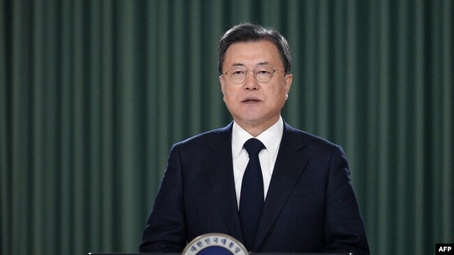 문재인 한국 대통령이 지난달 11일 청와대에서 연설하고 있다. (자료사진)