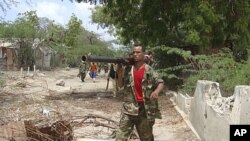 صومالی فوجی پیدل گشت کرتے ہوئے